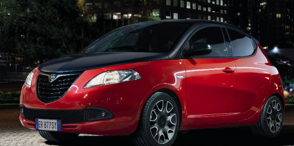 nel-cuore-di-milano-sfila-la-nuova-lancia-ypsilon-s-momodesign-130927_l_momodesign_01