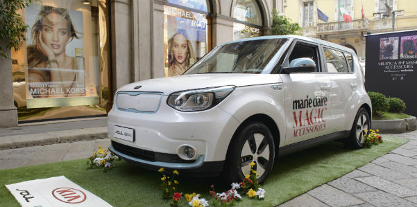 kia-elettrizza-la-milano-fashion-week-con-una-soul-eco-electric-dautore-press_image-11