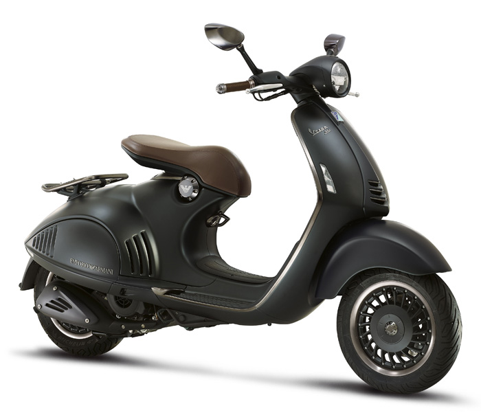 giorgio-armani-presenta-la-nuova-vespa-946-emporio-armani-vespa-946-ga-still-life_pianta1196-5