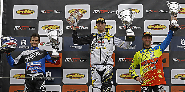 109915-582_mx03_emx300_podium